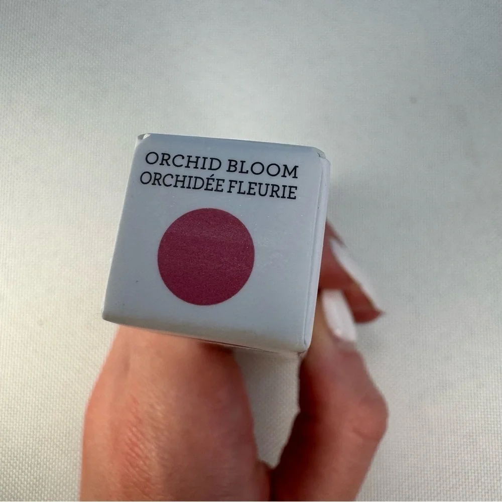 NWT AVON GO. by Glimmer Lacquered Lip Gel - Orchid Bloom